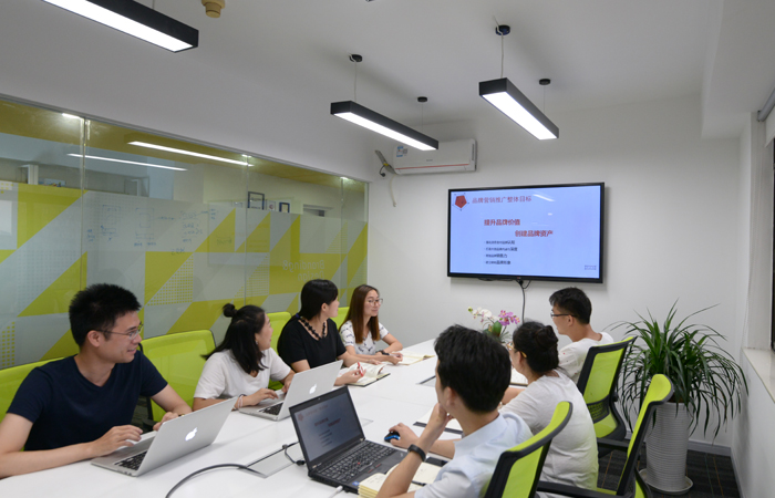 品牌策劃公(gōng)司如何幫助餐飲企業做到以消費者為(wèi)中(zhōng)心