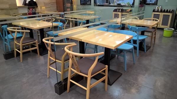 那些生意好的餐廳都是這樣擺桌子的，做餐飲的可(kě)以學(xué)學(xué)！
